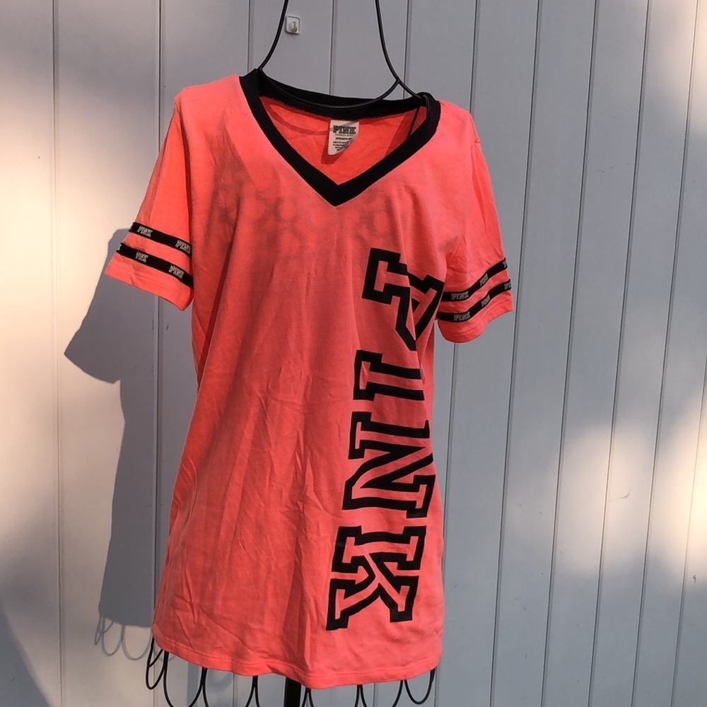 Pink Victoria’s Secret shirt short sleeve pink/coral color top size smal…​​